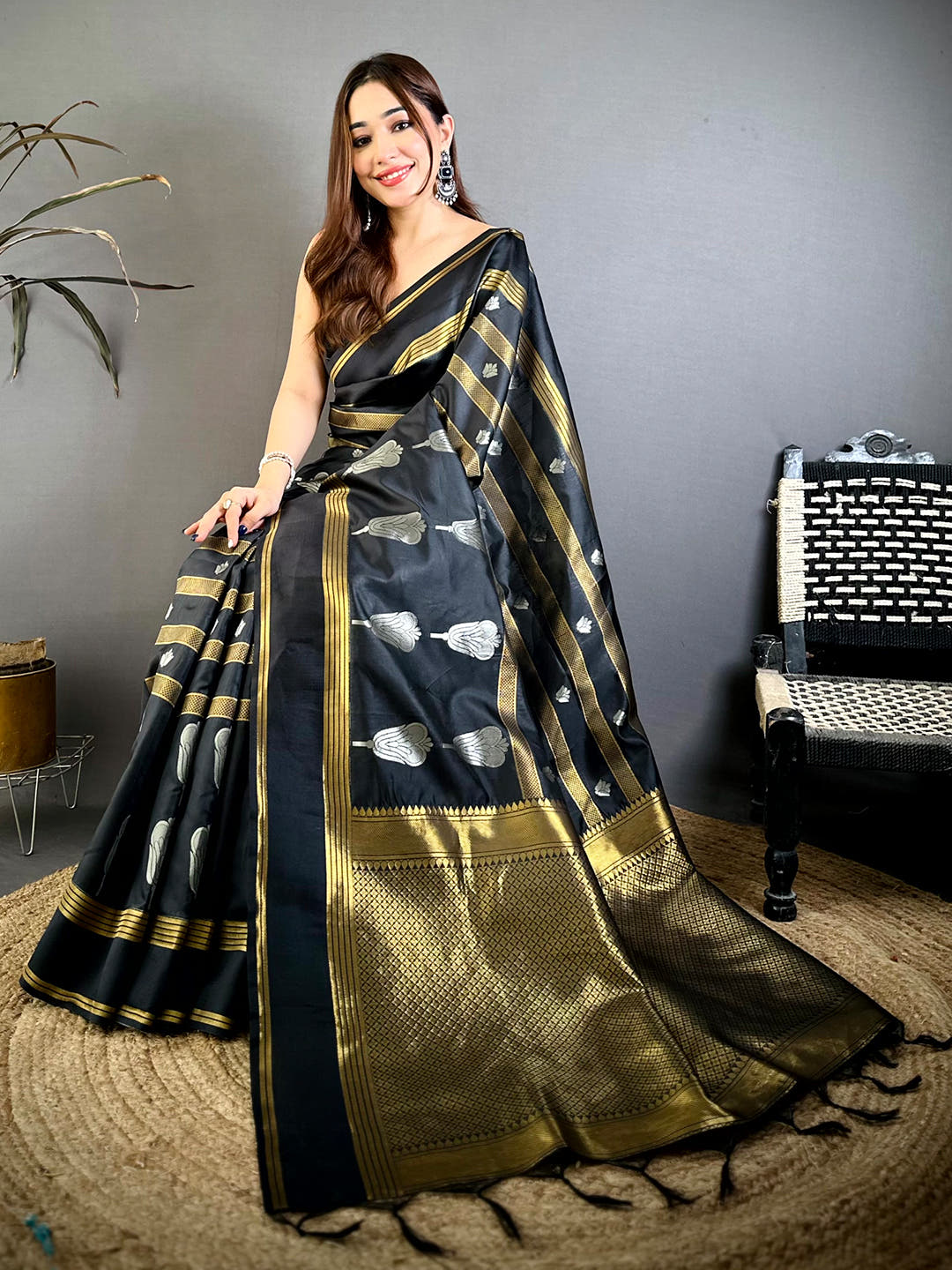 Elegant Banarasi Gold Silver Butta Saree