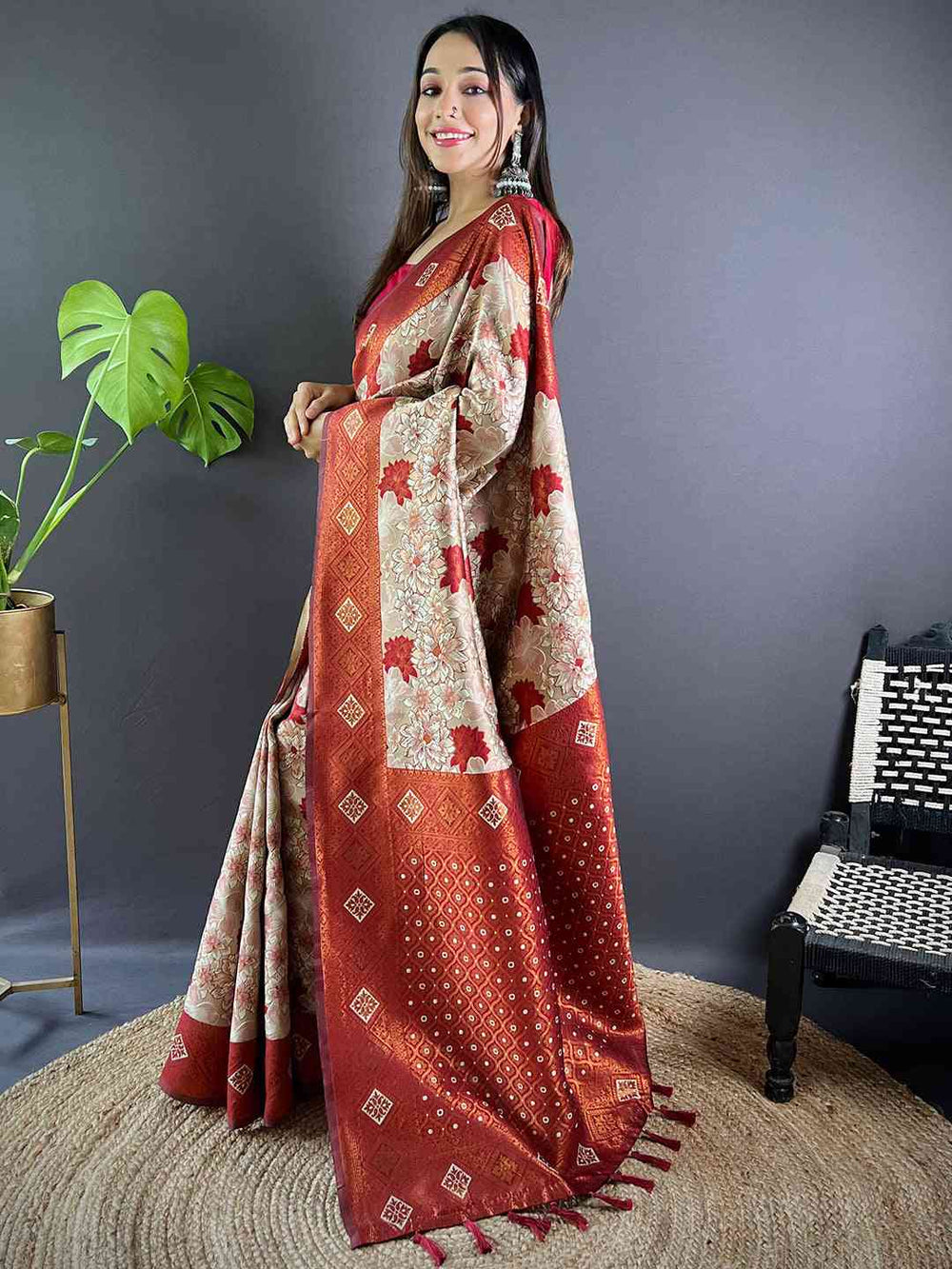 Side view of Oyster Cream Soft Silk Butta Weaving Saree.