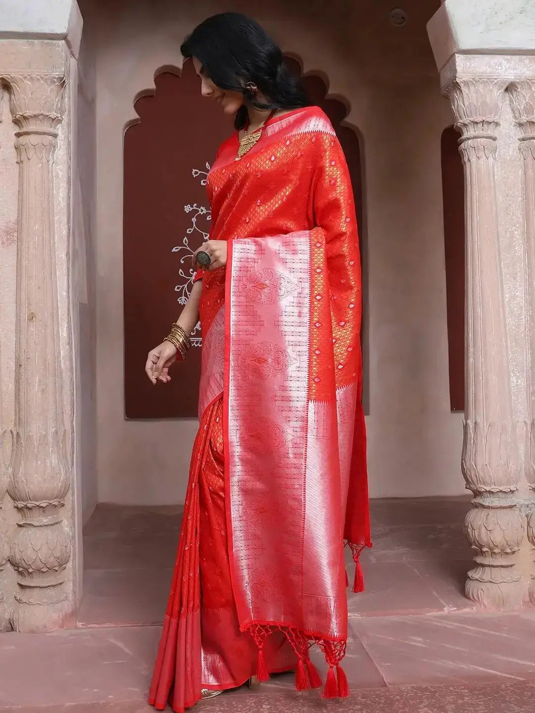Stylish Premium Kanjivaram Silk Saree With Zari Work