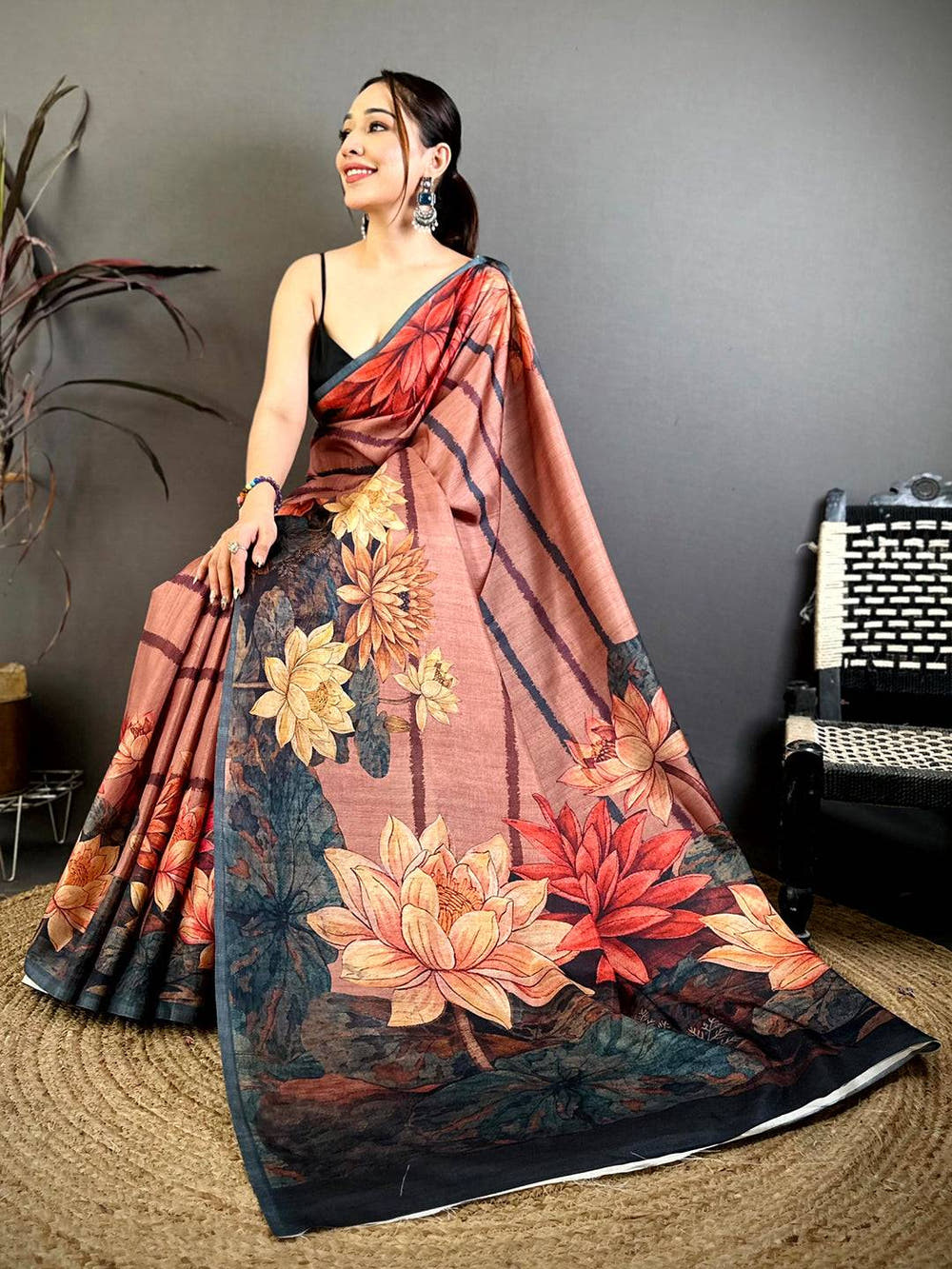 Elegant Floral Print Tussar Saree