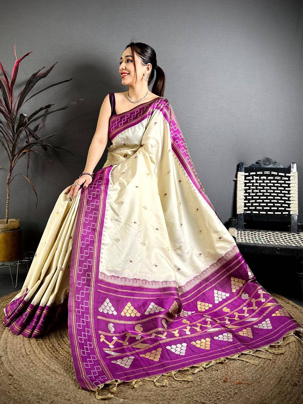 Stylish Gadwal Pattu Soft Silk Saree