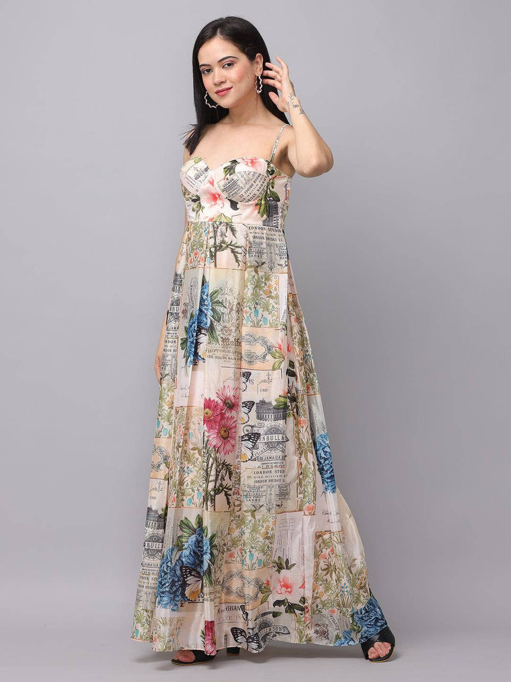 Sweetheart neck dress with vibrant floral patterns