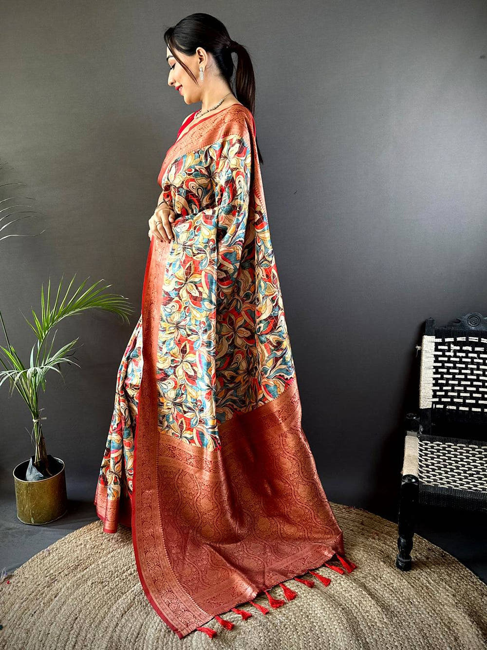 Pink Soft Gadwal Pattu Geometric Saree