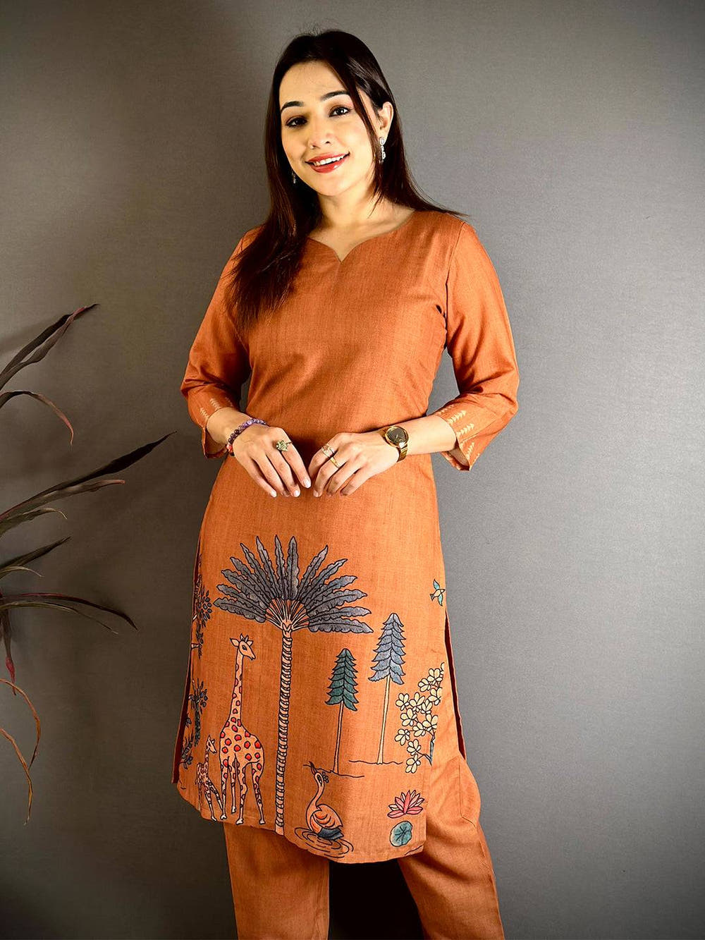 Elegant Kalamkari Paan Neck Kurti


