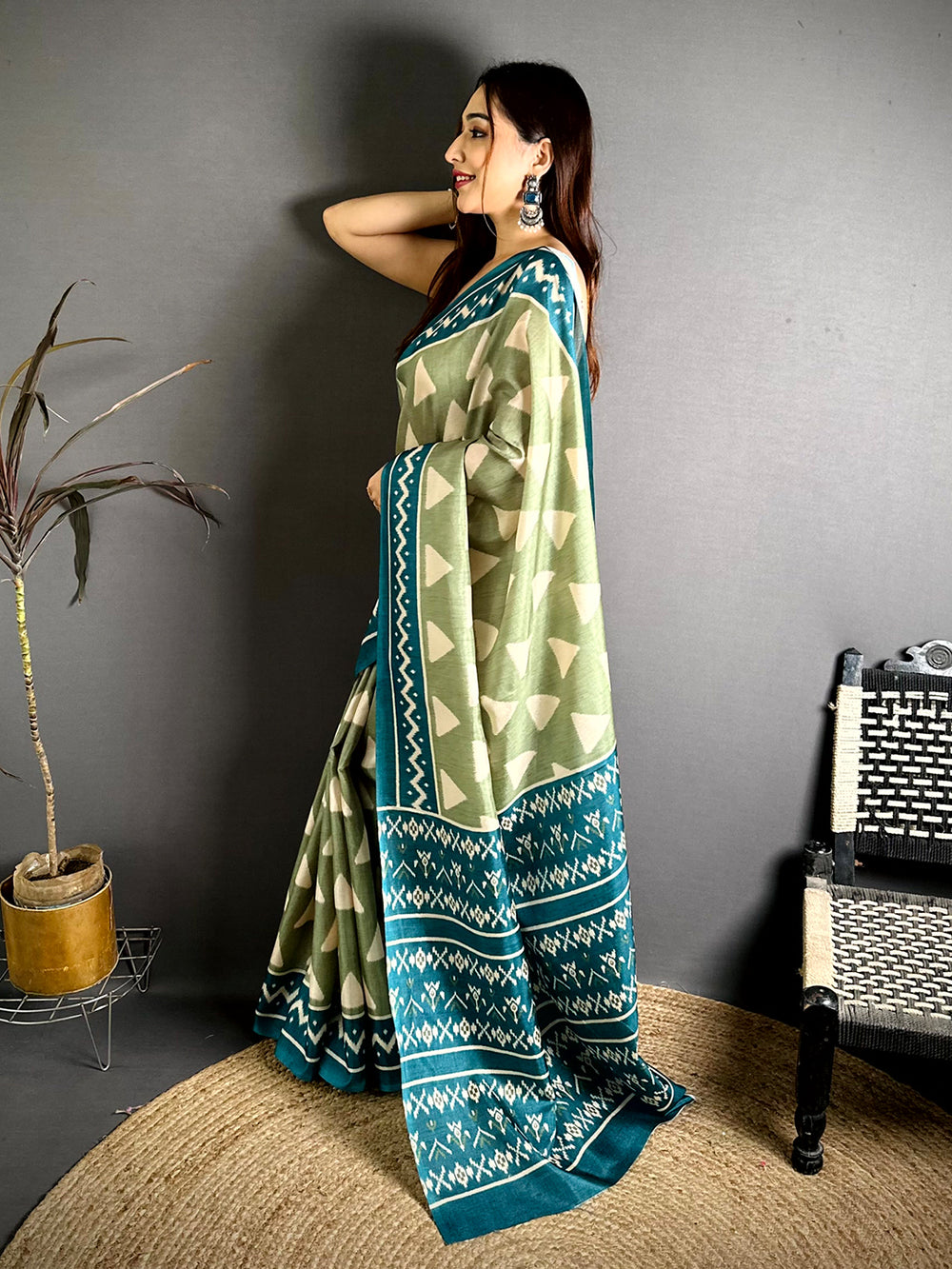 Pista Trending Ikkat Print Tussar Saree