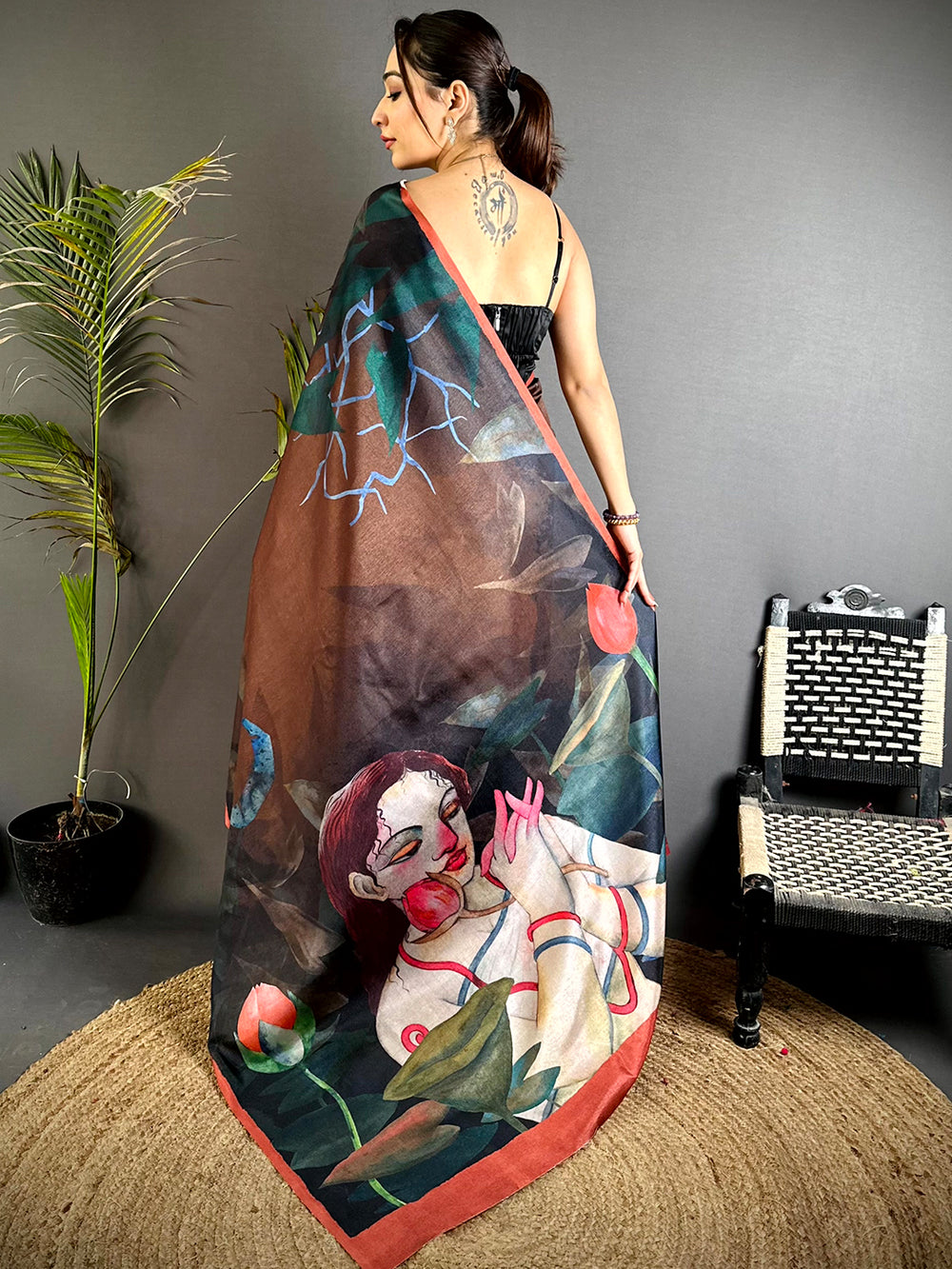 Stylish Poster Art Abstract Tussar Saree