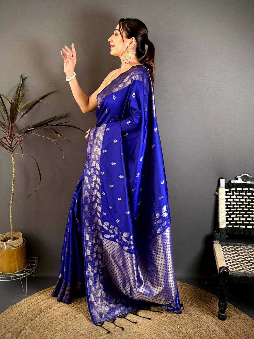 Ethnic Butti Soft Silk Zari Pallu Saree