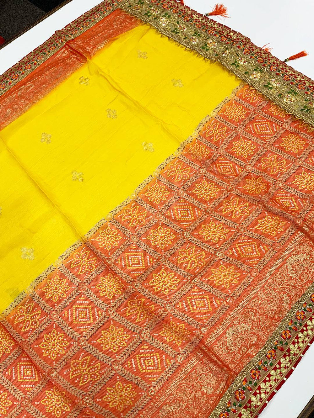 Stylish Chiffon Foil Work Ethnic Bandhej Saree