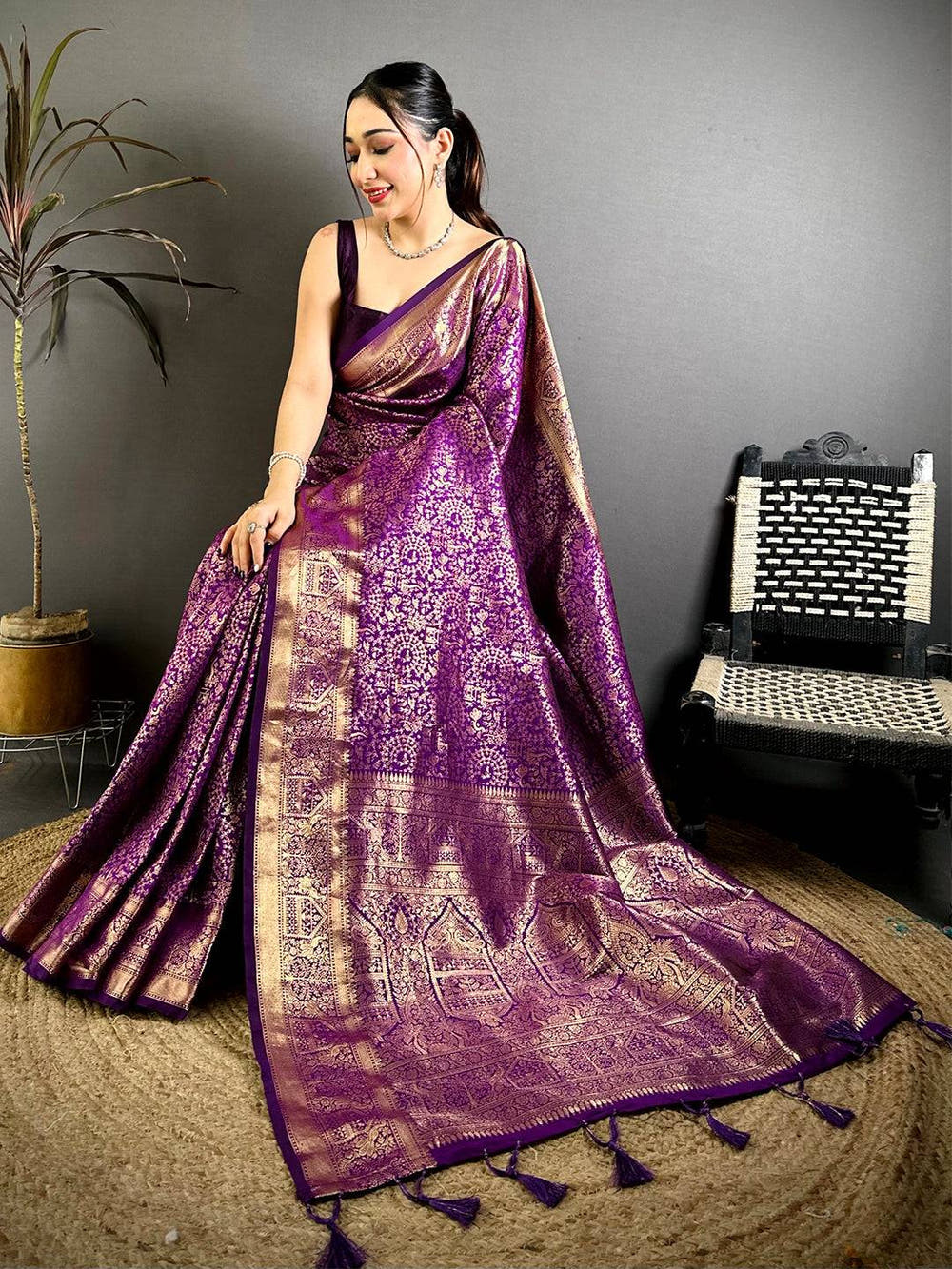Radiant Kanjivaram Self Gold Zari Weave Saree