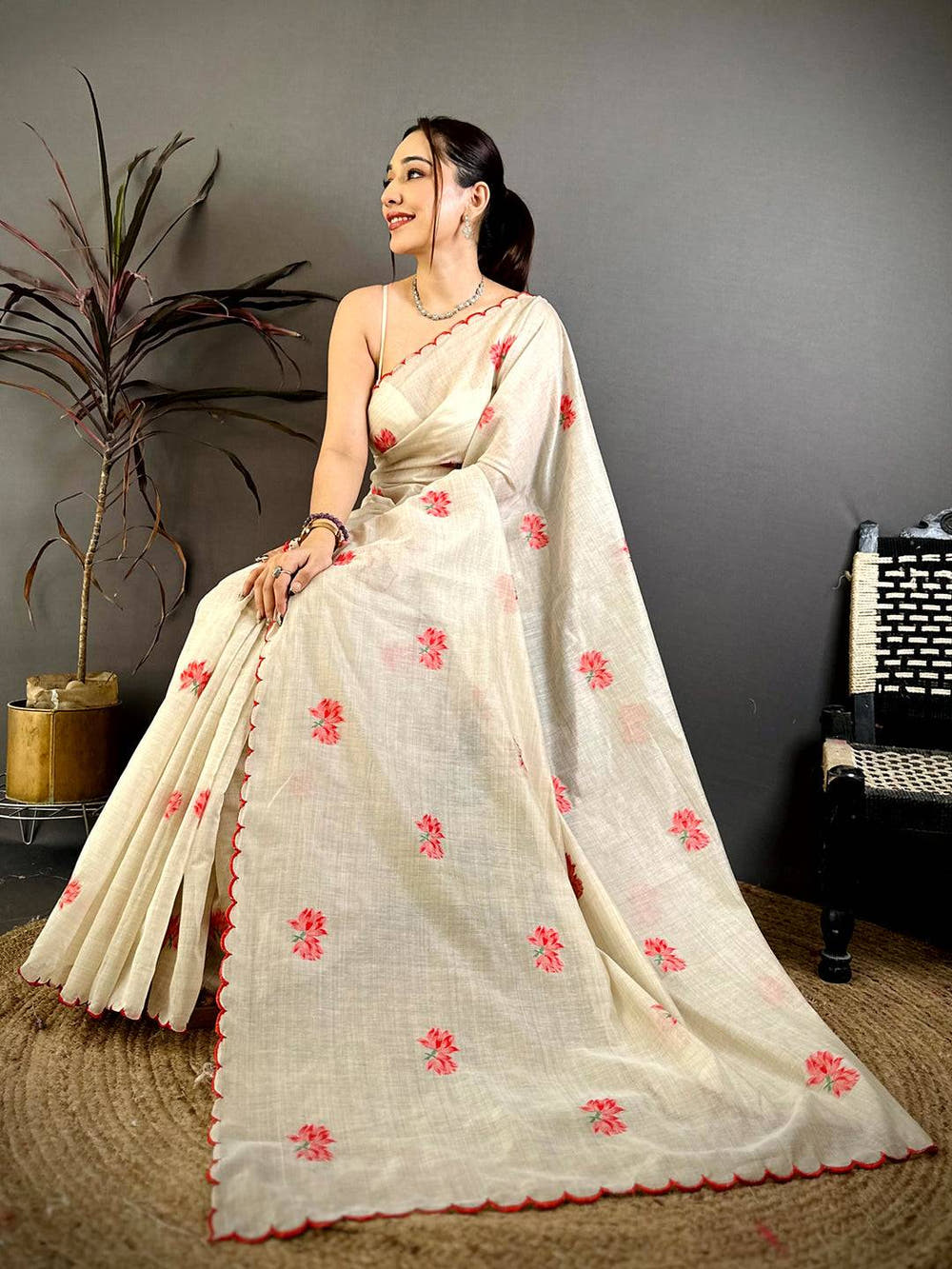 Opulent Mul Cotton Floral Weaving Saree