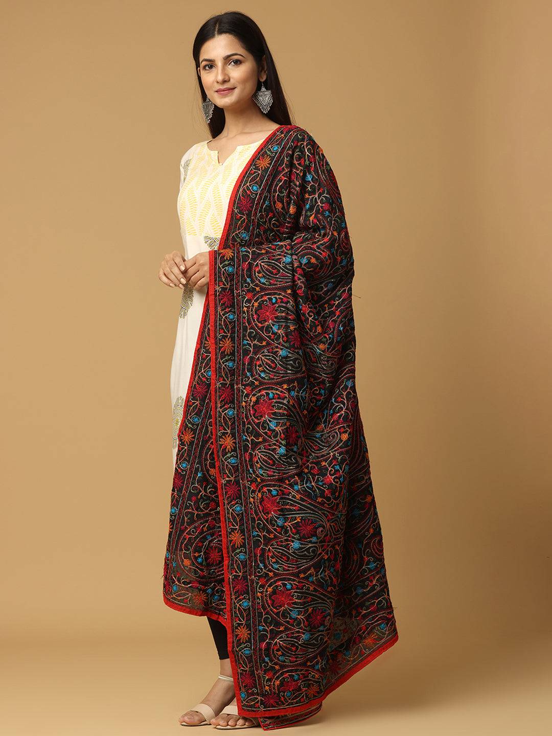 Elegant black dupatta with detailed pashmina thread motifs
