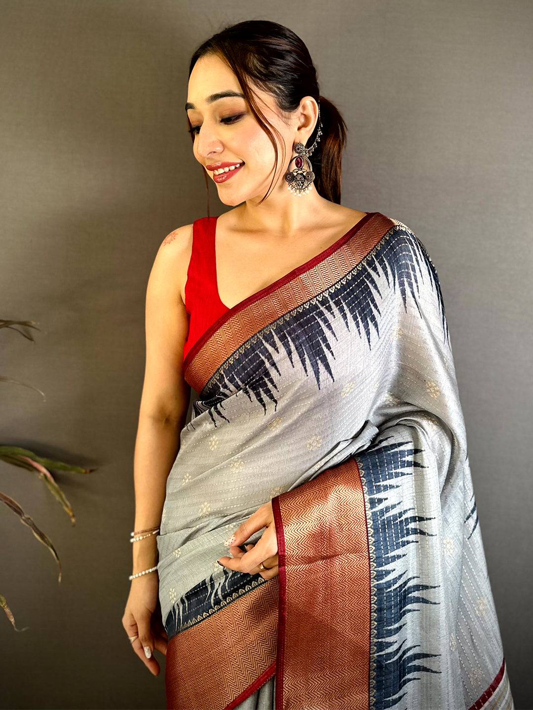 Opulent Soft Dola Self Zari Katha Weaving Saree