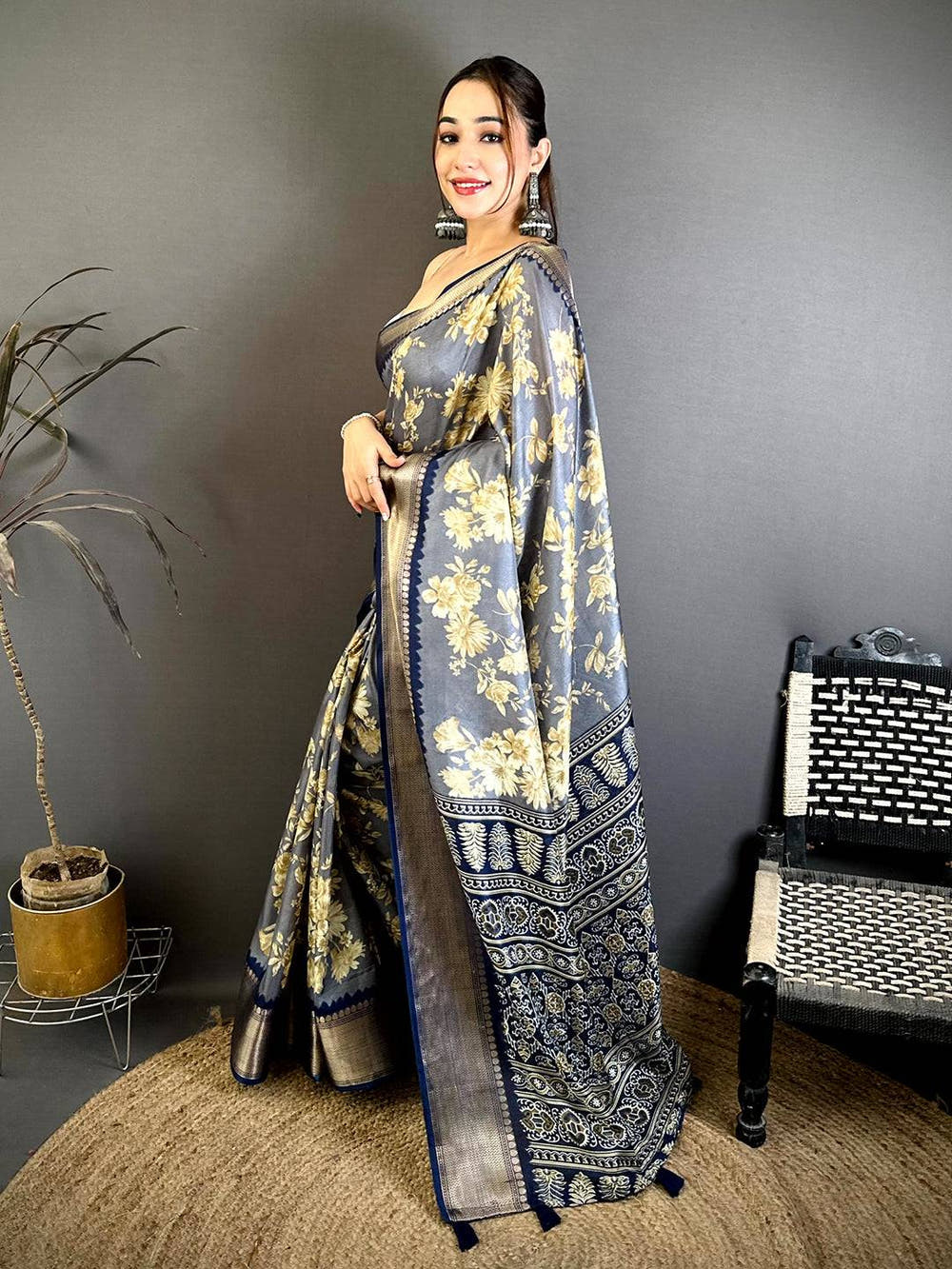 Grey Dola Big Floral Zari Kanchi Saree