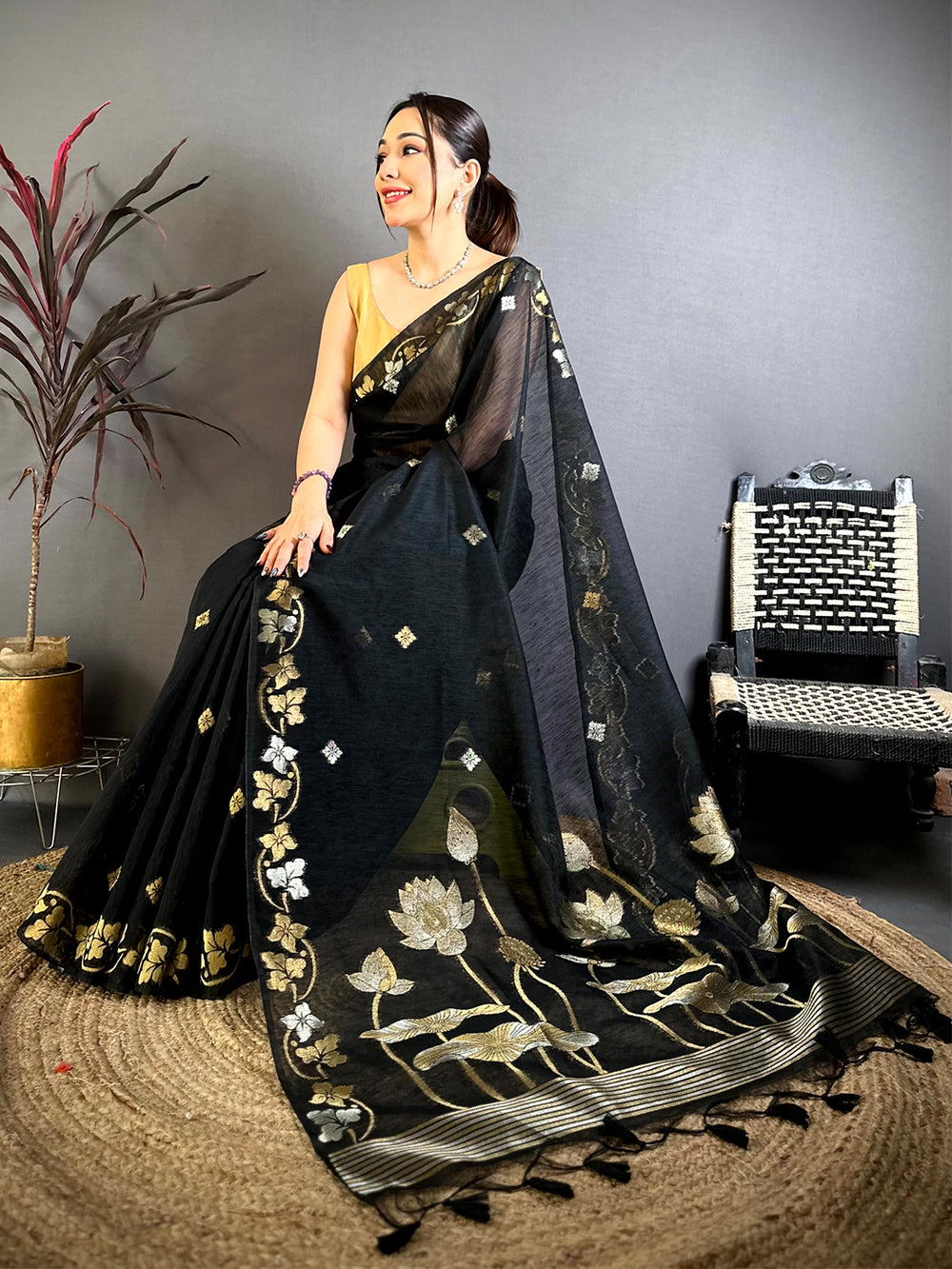 Black Sona Chandi Munga Saree