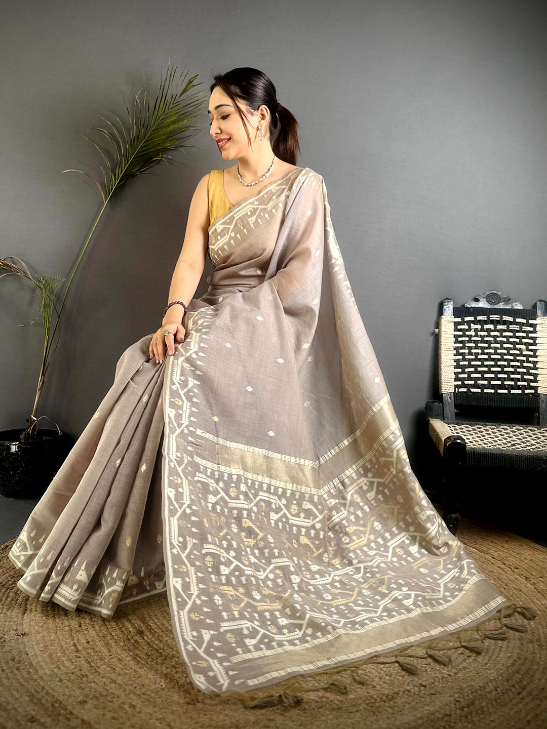 Classic Lakhani Linen Saree
