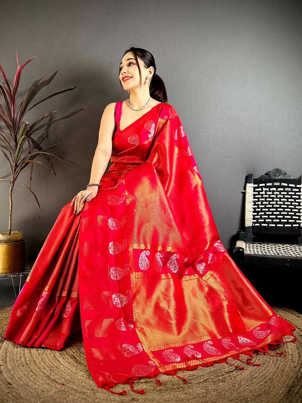 Royal Minakari Weave Kanchi Pattu Saree