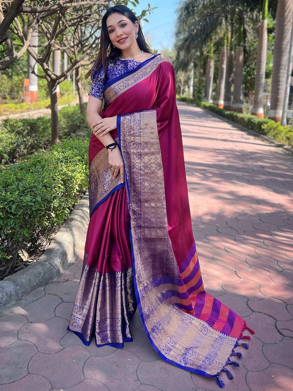 Elegant Rani Colour Kanjivaram Saree with detailed weaving