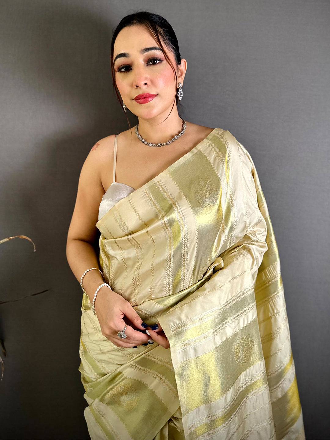 Celebrity Soft Silk Zari Weaving Saree