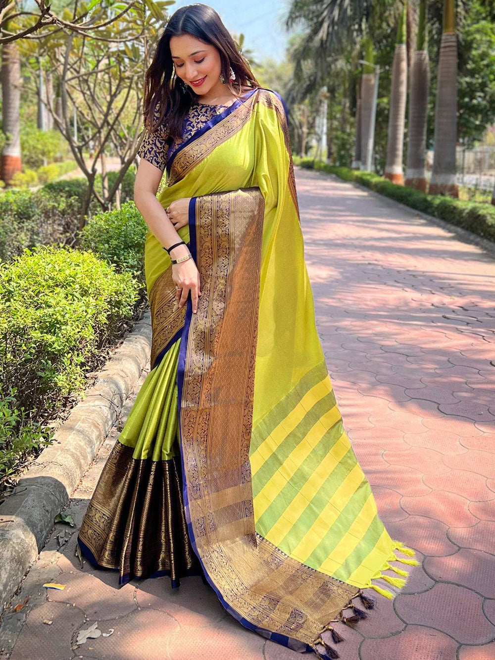 Elegant Lime Kanjivaram Saree with Intricate Weaving