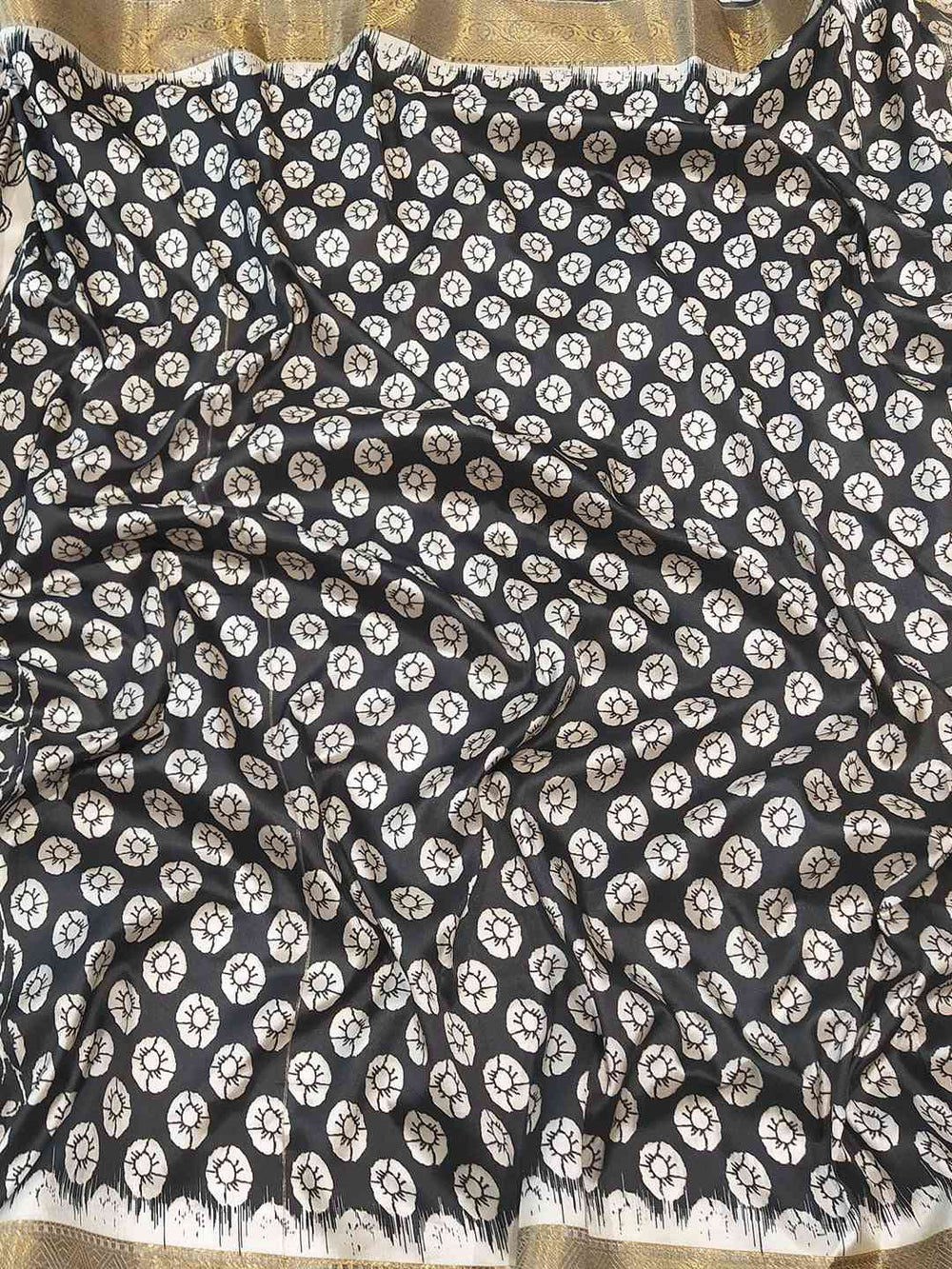 Close-up of Kalamkari saree with floral block print design