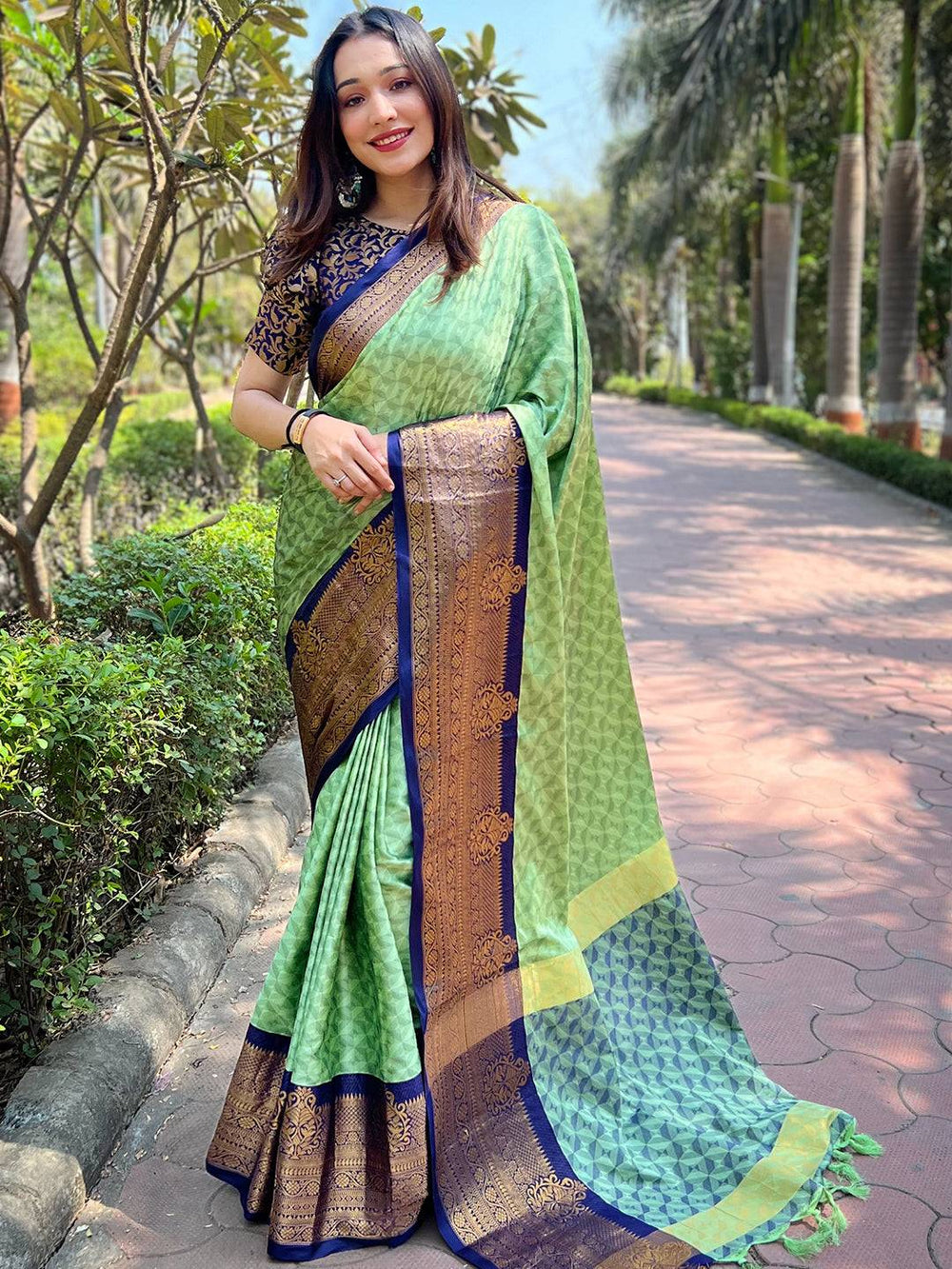 Full view of green Kanjivaram silk saree with intricate border