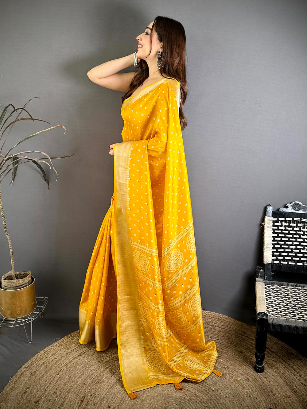 Mustard Small Leaf Butti Dola Saree