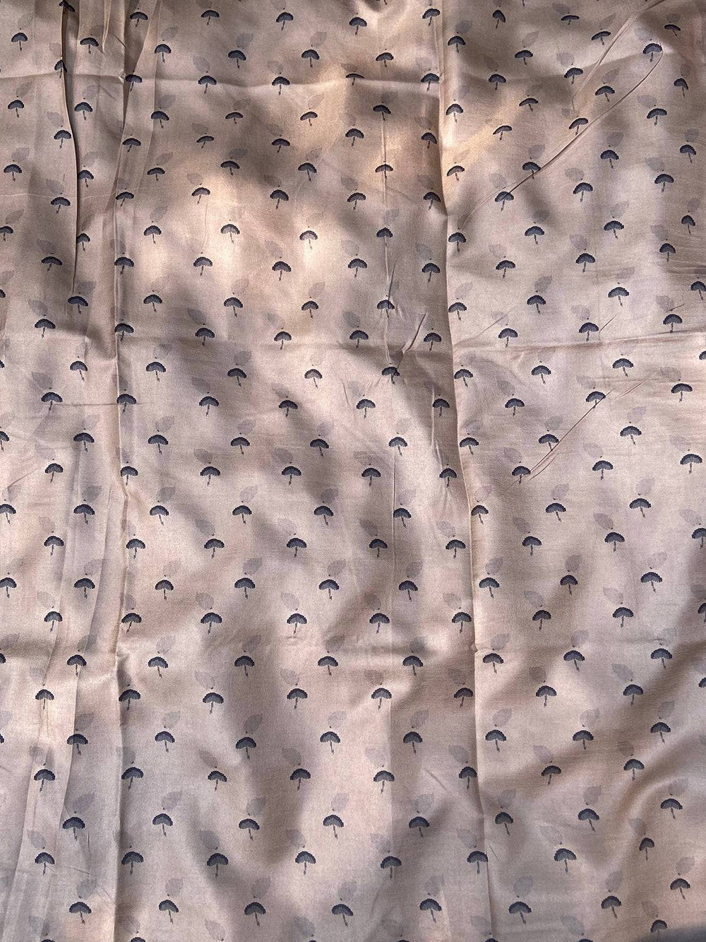 Reverse side of Grey Tussar Silk Saree with subtle pattern