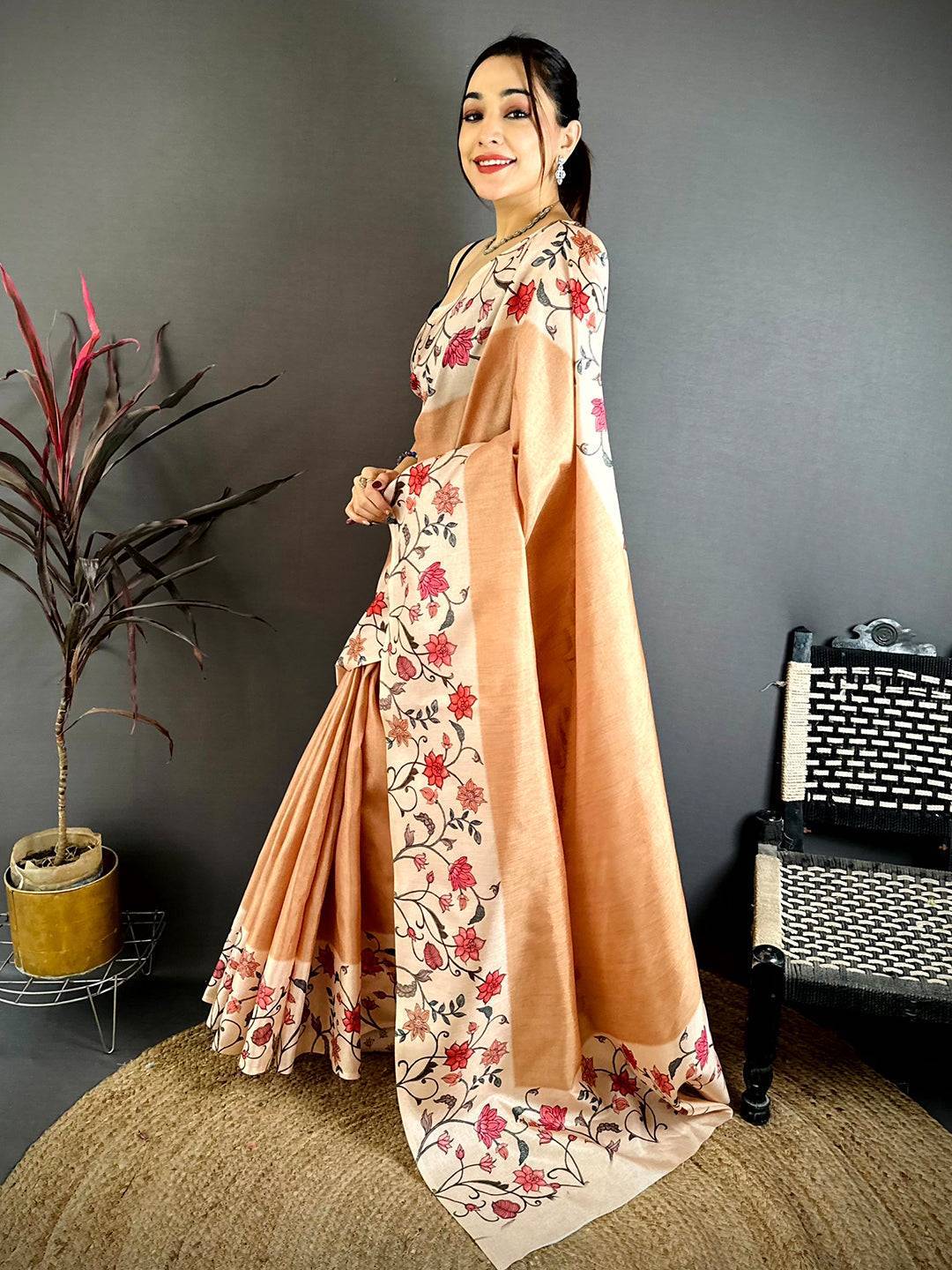 Artistic Floral Border Tussar Saree

