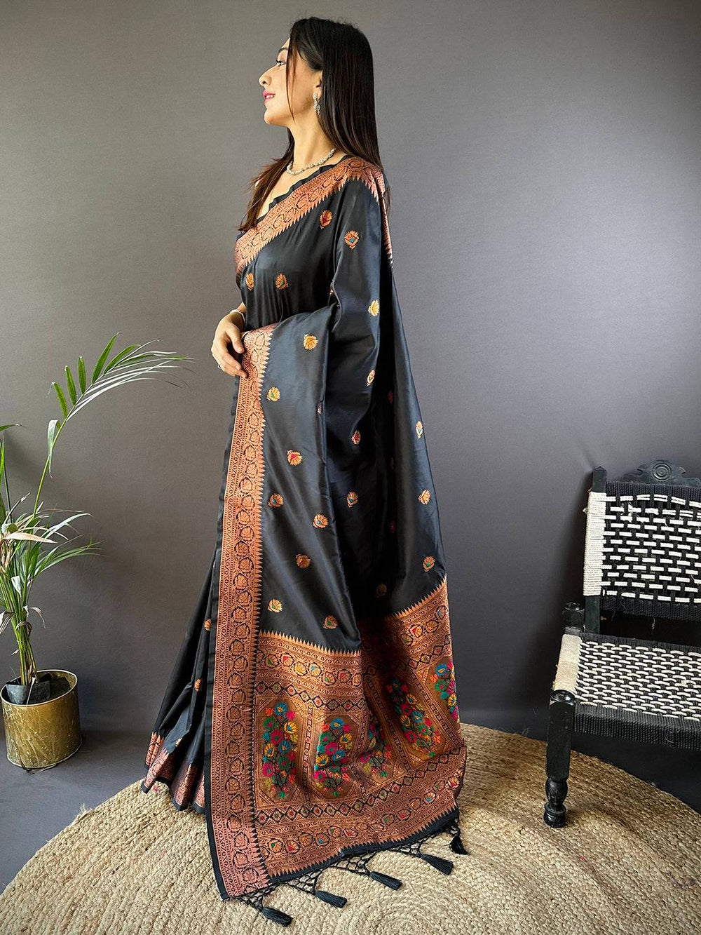Black Soft Silk Coppar Zari Weaving Saree