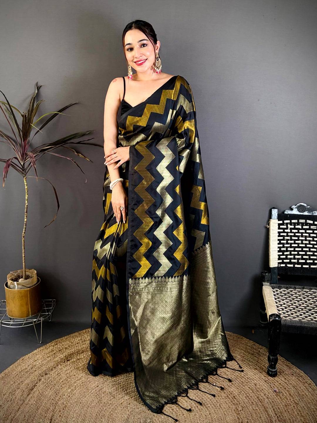Black Soft Silk Geometric Zigzag Zari Saree