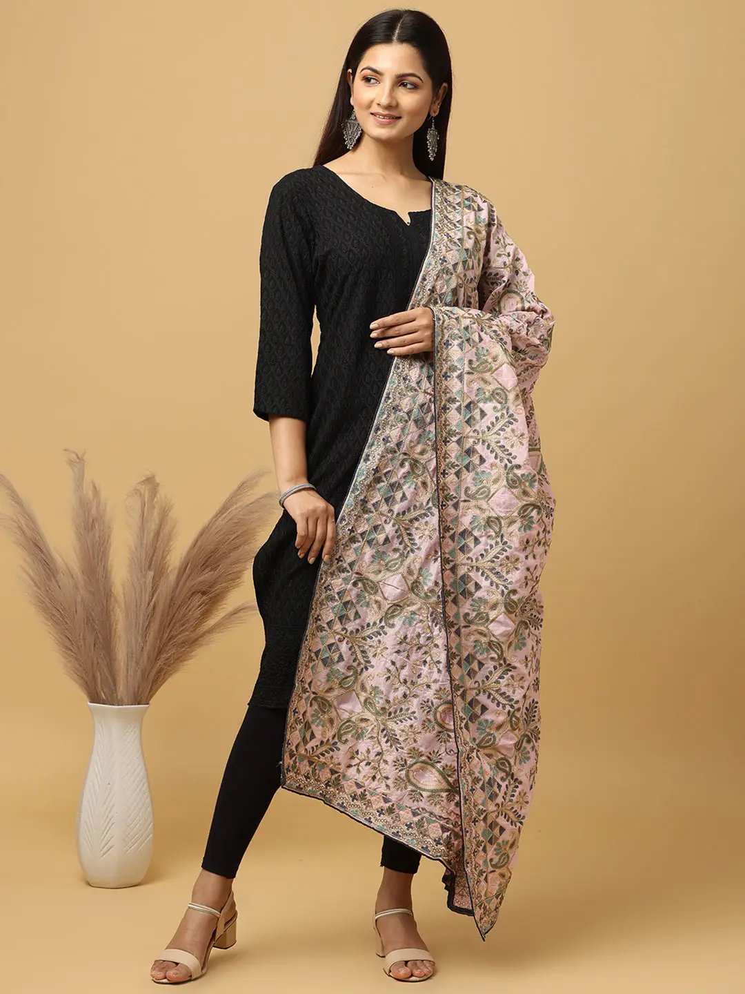 Stylish pink dupatta with resham thread embroidery