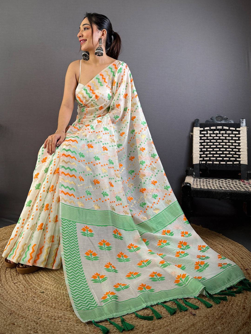 Vibrant Green Dhakai Jamdani Cotton Silk Saree