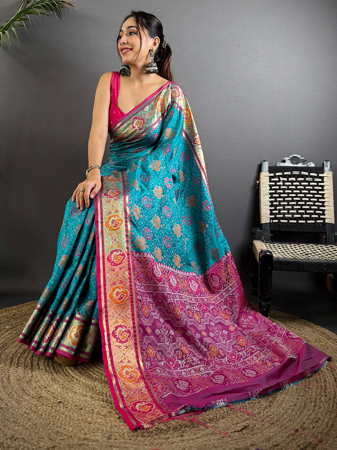 Elegant Rama Pochampally Patola Silk Saree