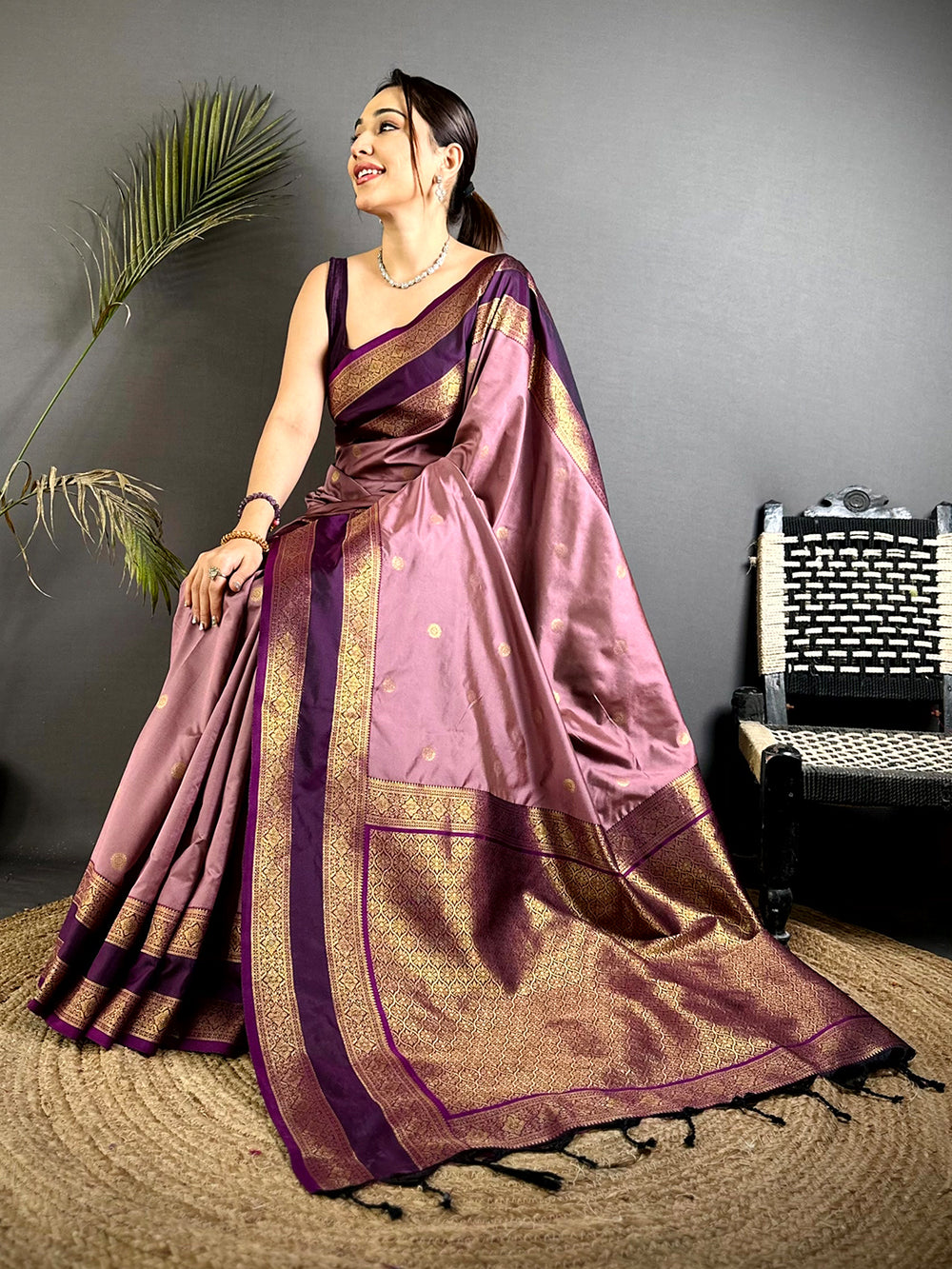 Regal Onion Shade Gadwal Silk Saree