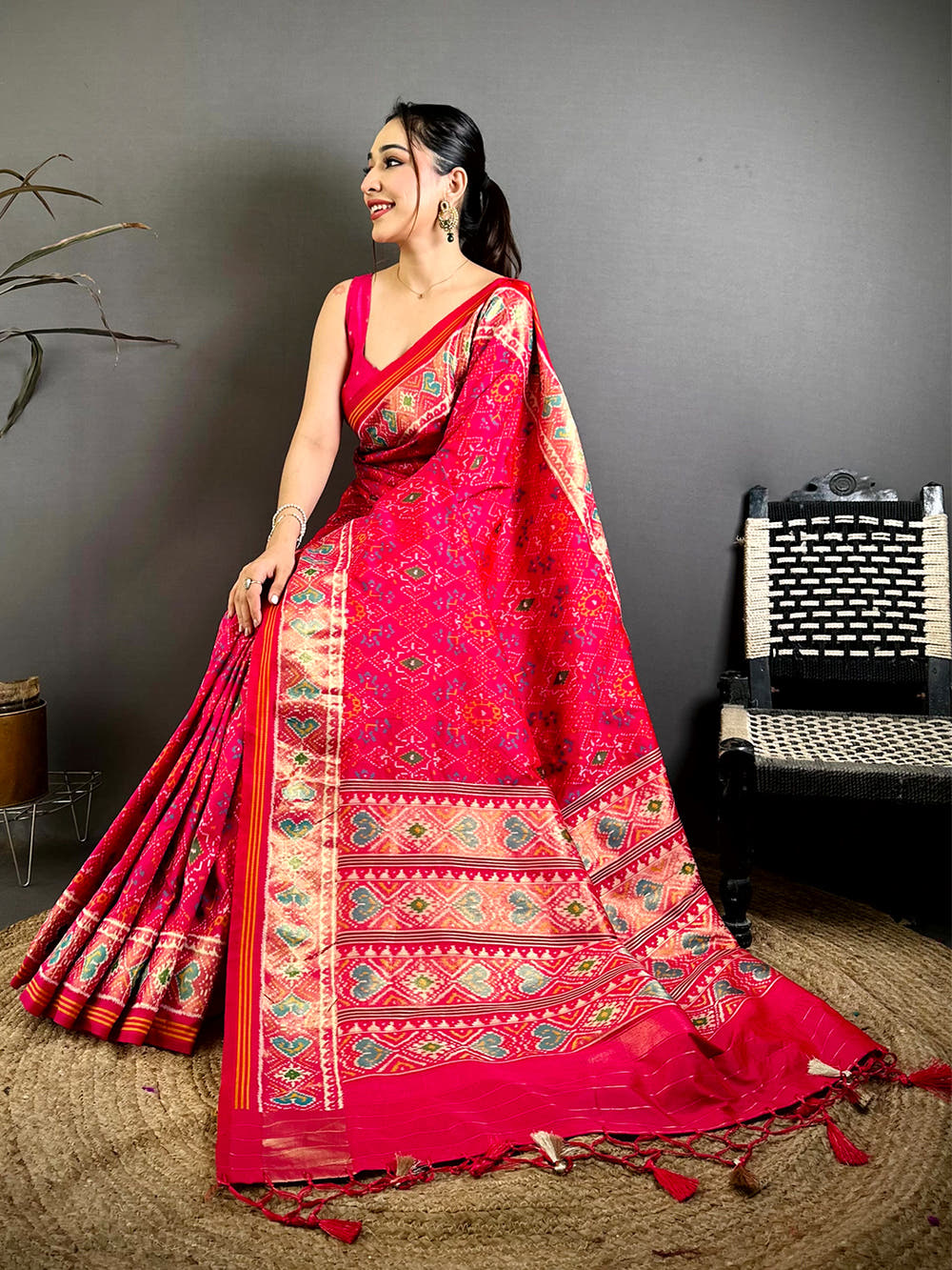 Stylish Ikkat Weaving Patola Silk Saree