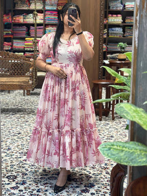 Elegant pink midi dress with puff sleeves and V-neckline