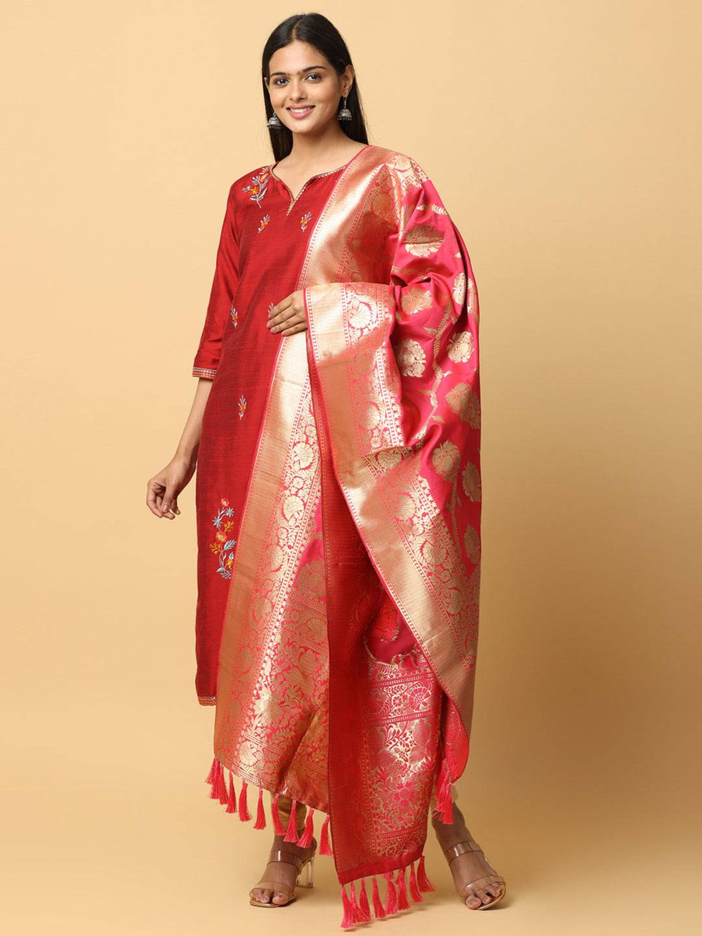 Luxurious Gajari silk blend dupatta with detailed woven design