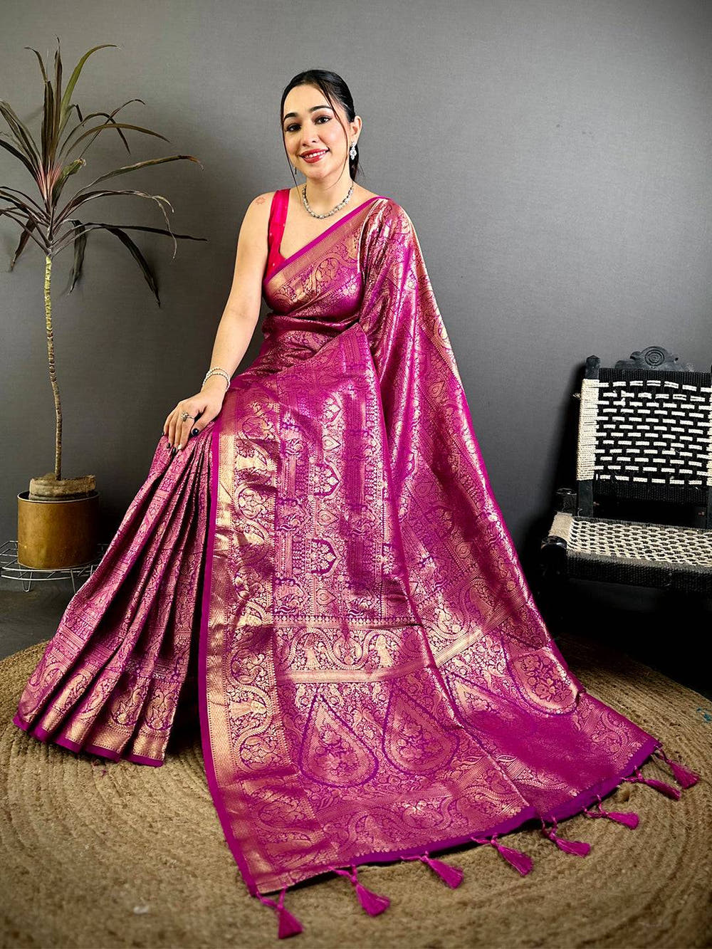 Opulent Kanjivaram Self Gold Zari Weave Saree