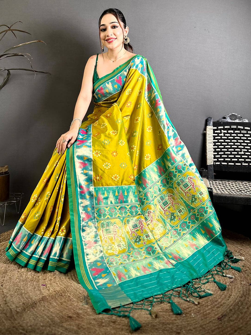 Royal Double Tone Soft Silk Ikkat Butti Saree