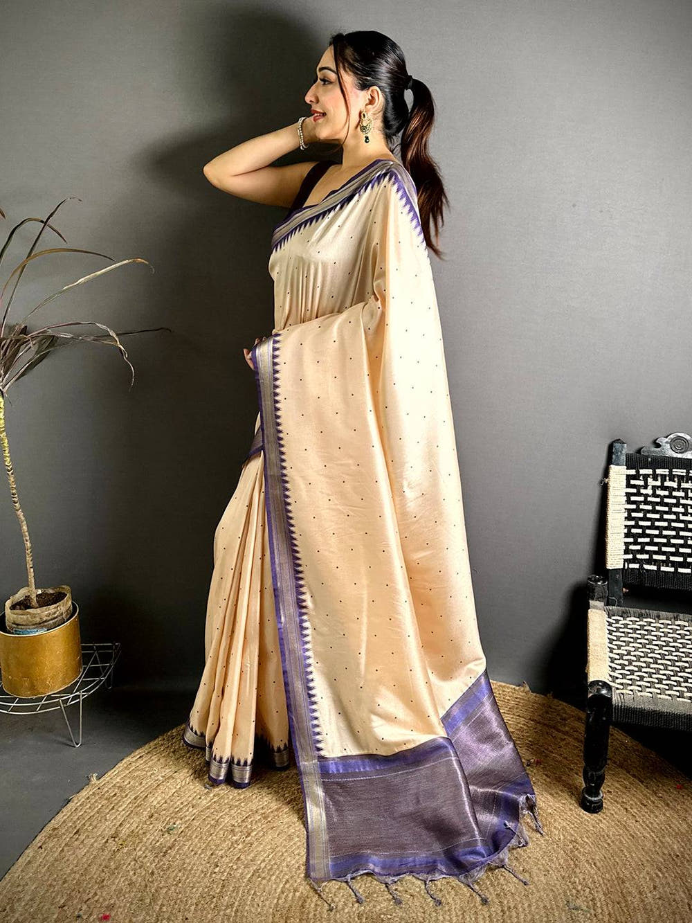 Soft Silk Polka Dot Gaji Lakda Patta Saree