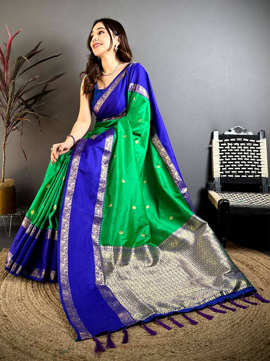 Emerald Green Dual Tone Gadwal Saree