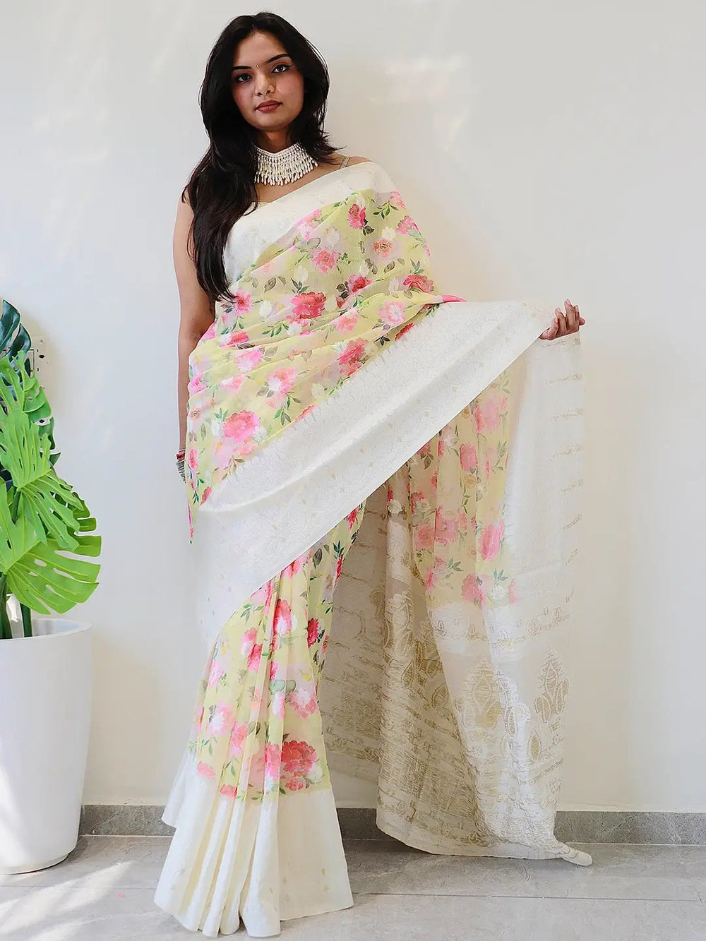 Floral digital print Bollywood saree in Lakhnavi slub pattern