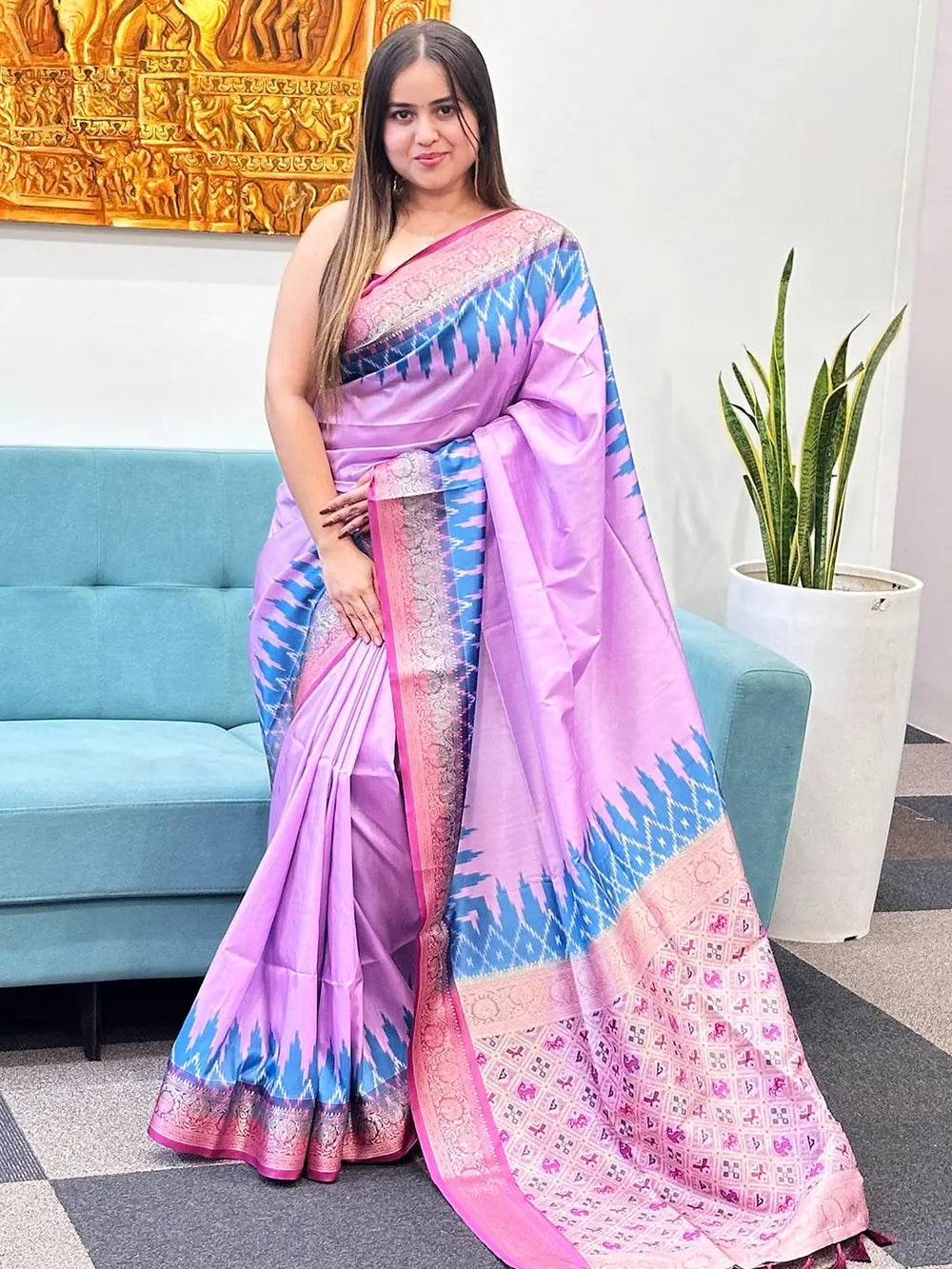 Beautiful Banarasi soft silk saree with detailed Jeqard weaving