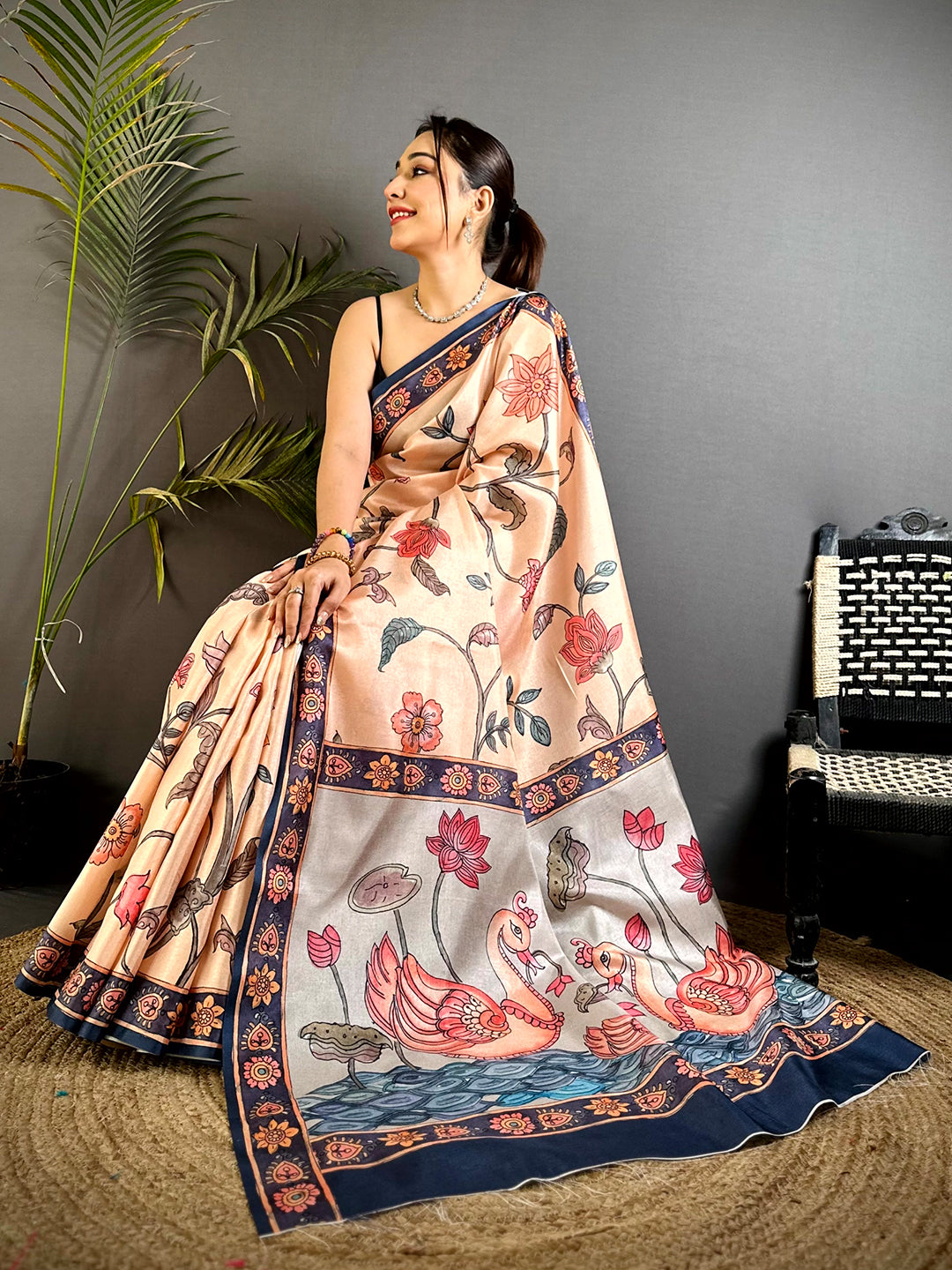 Elegance Swan Pen Kalamkari Art Saree


