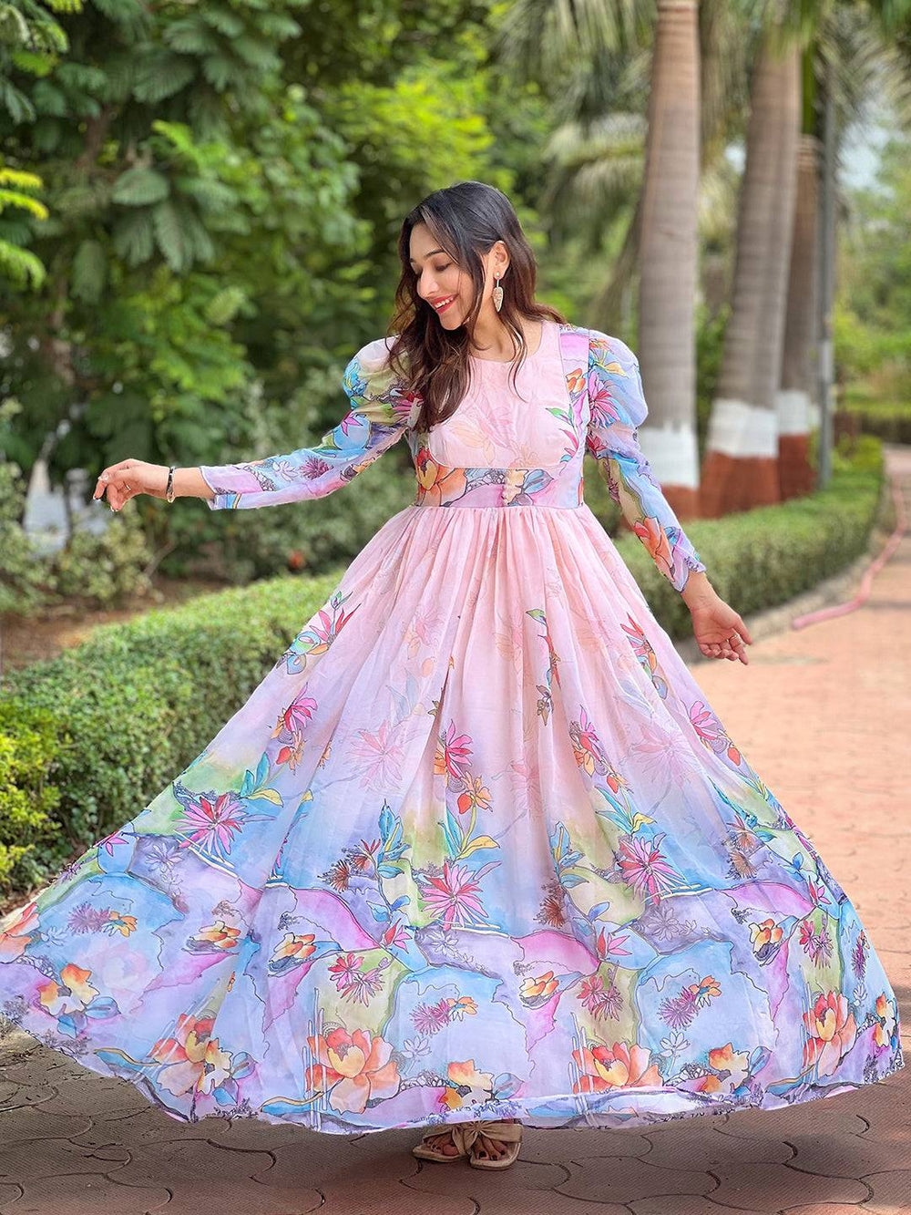 Flowy floral print dress in lightweight georgette fabric