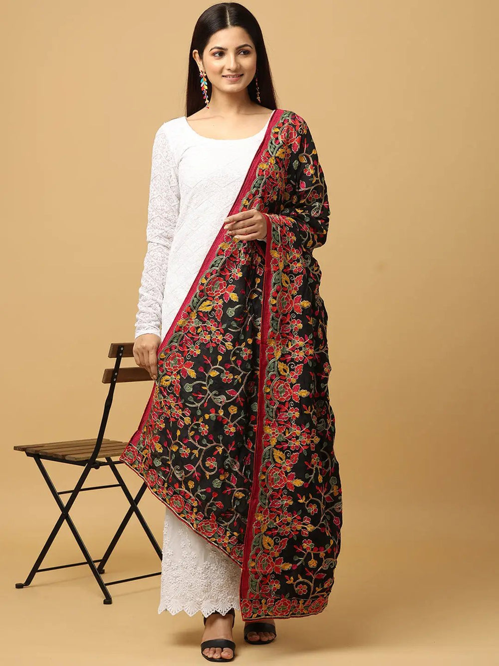 Front view of black dupatta with detailed pashmina threadwork.