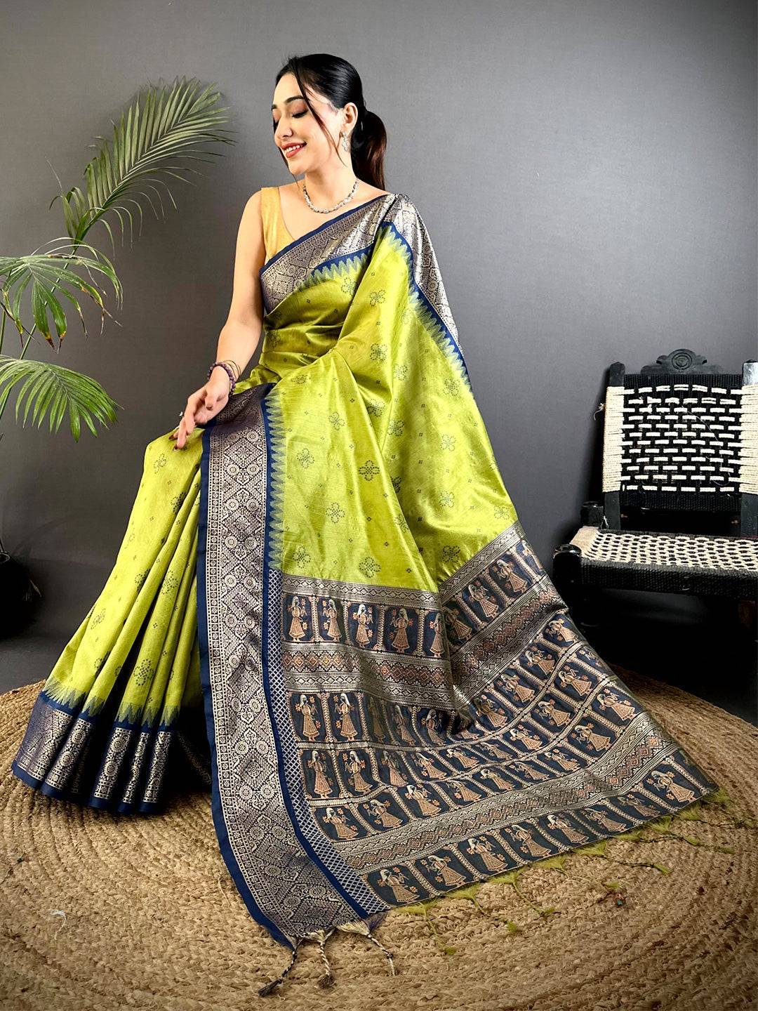 Green Crystal Raw Silk Kanchi Pattu Saree

