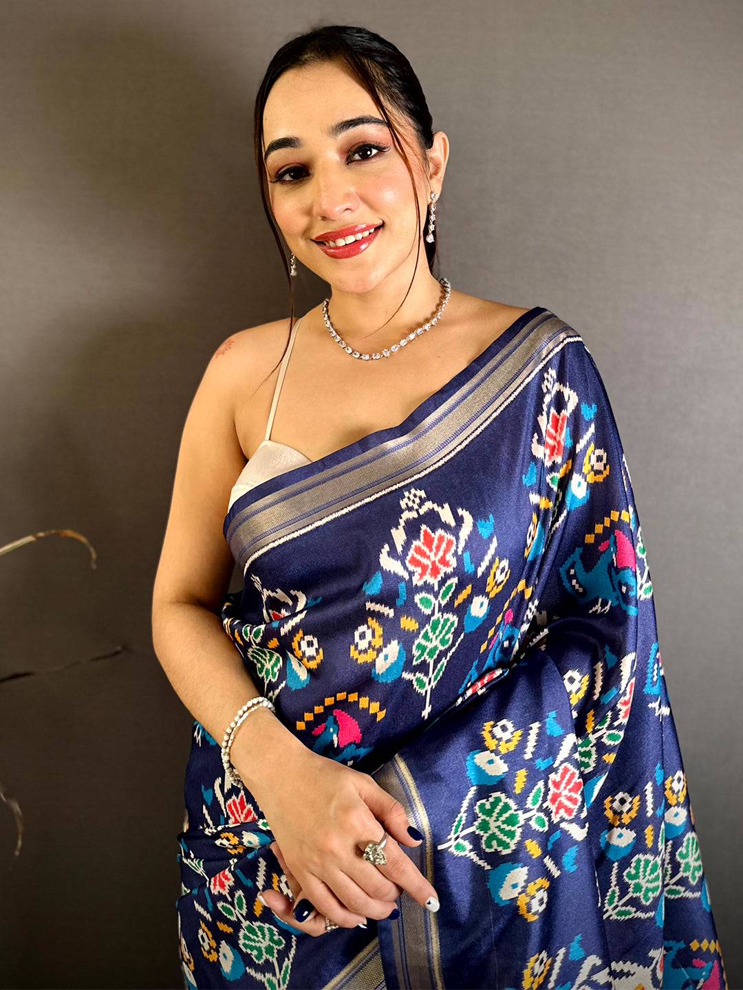 Graceful Gold Lakda Patta Kalamkari Saree