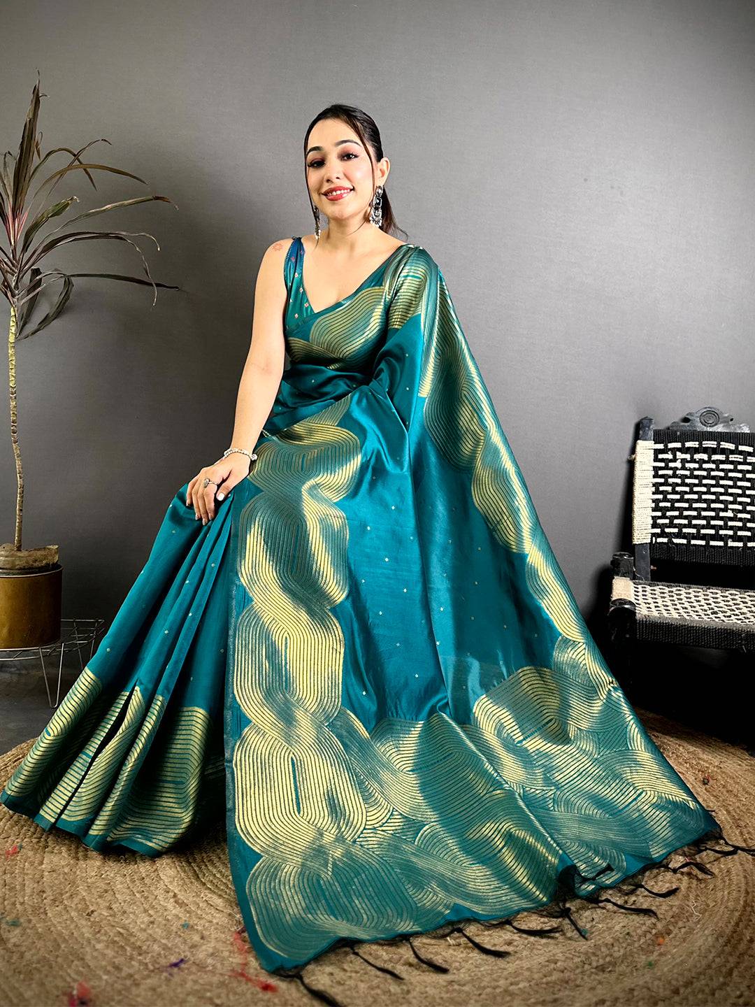 Elegant Geometric Wave Banarasi Silk Saree