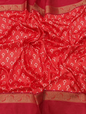 Detailed view of red Gadwal border with intricate patterns.